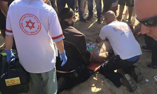 يافا: عملية انعاش ناجحة على شاب تعرض للغرق في شاطئ مدينة يافا الشمالي