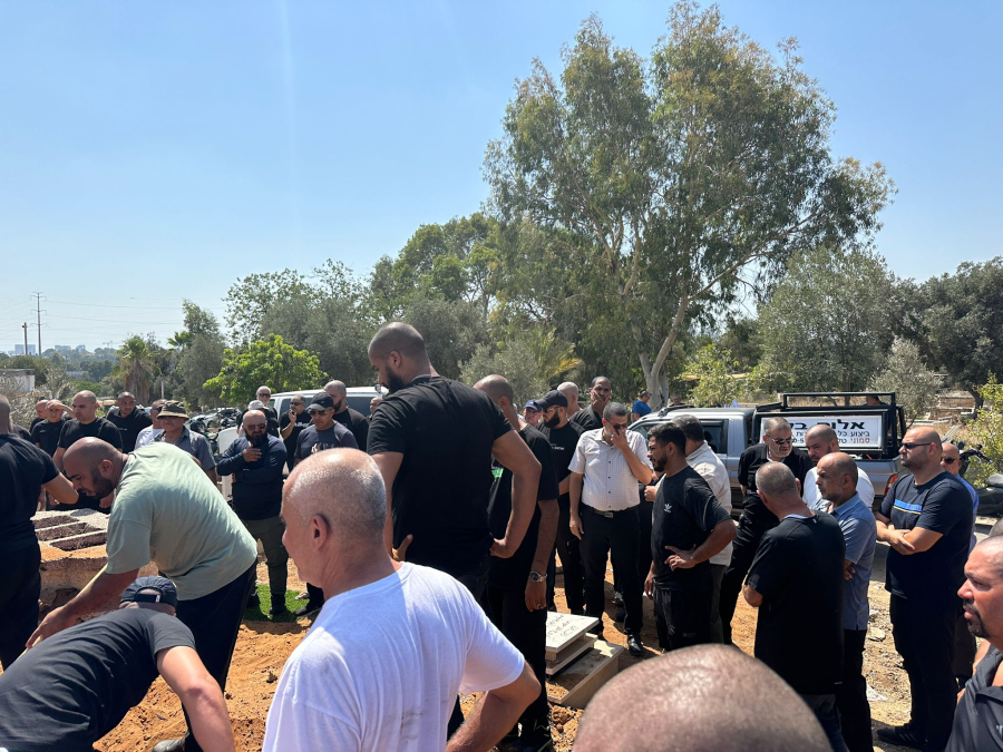 مشاركة واسعة في تشييع جثمان الشيخ نجيب وهبة "أبو حمزة" في يافا