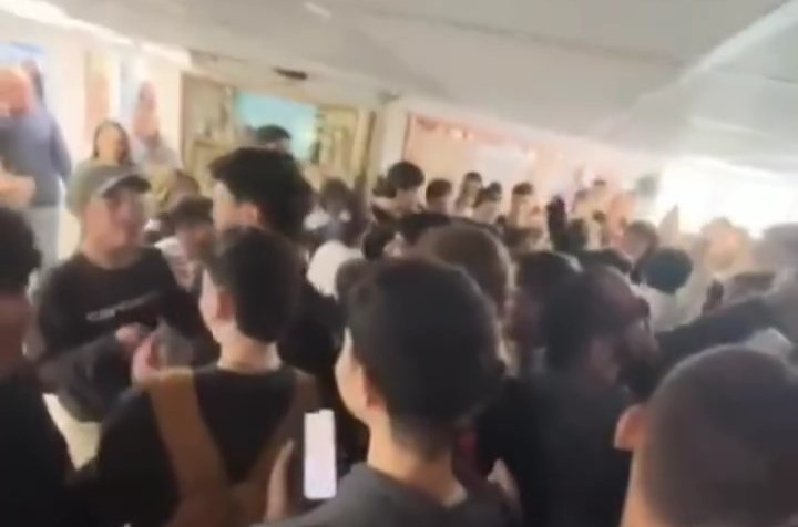 هتافات عنصرية واحتجاجات في مدرسة بحيفا ضد مديرها بسبب نق...