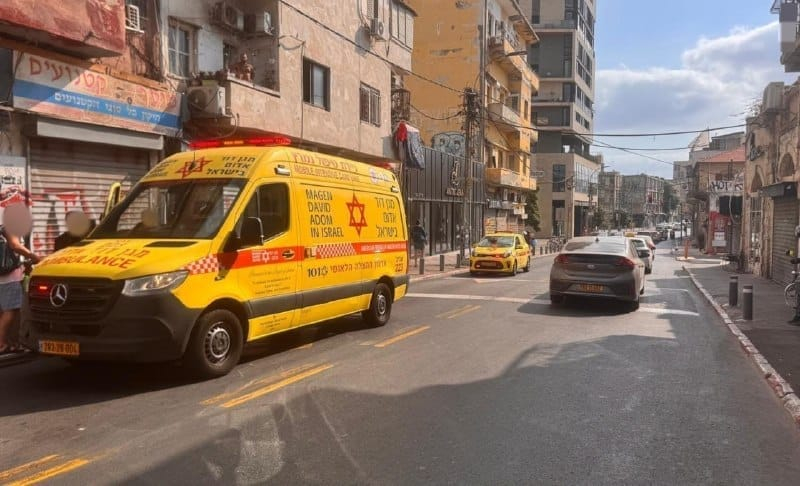 يافا: إصابة خطيرة لشاب "25 عاماً" إثر سقوطه عن سكوتر كهر...