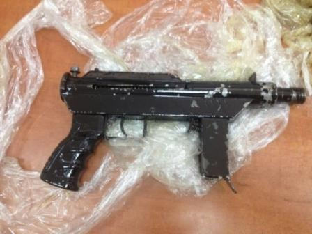 ضبط سلاح وعشرات الاف الشواقل مدفونة في اللد