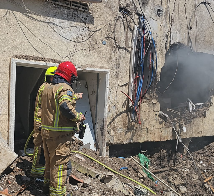 إصابة منزل في بيسان بطائرة مسيّرة وطواقم الإنقاذ تواصل عملها