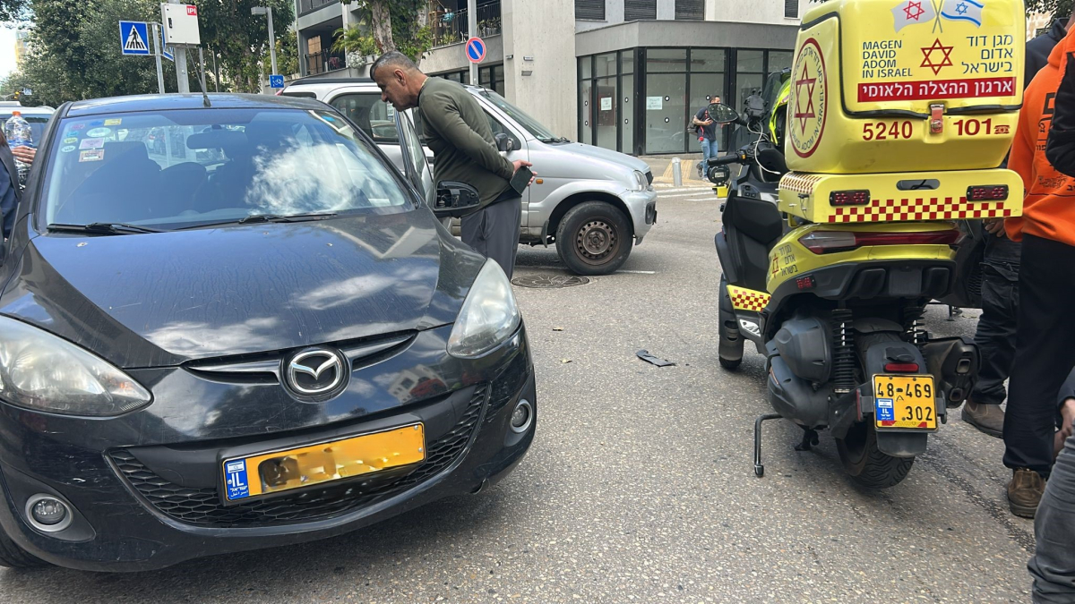 يافا: إصابة طفيفة لشاب بحادث طرق بين دراجة نارية ومركبة