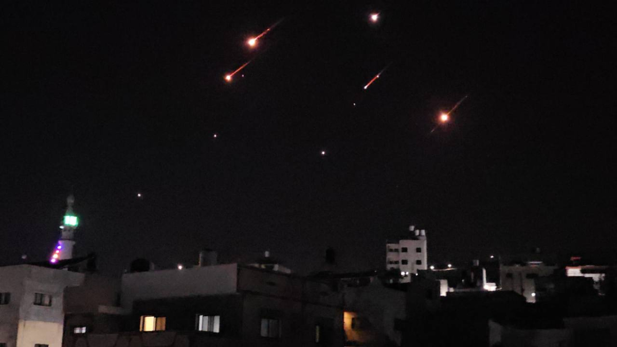 صفارات إنذار في شمال البلاد ودوي انفجارات قوي