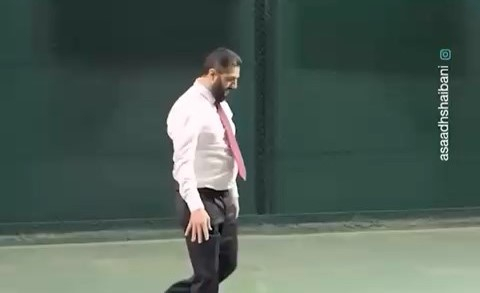 بلباس رسمي... الشرع والشيباني يلعبان كرة السلة