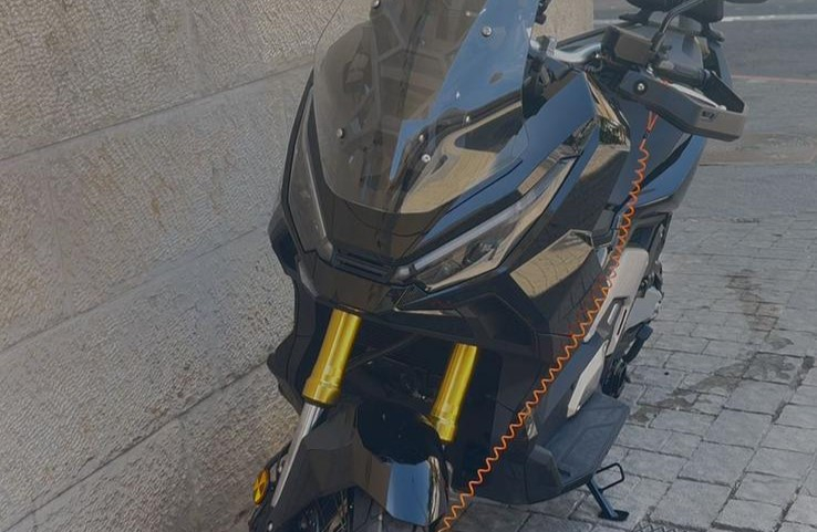 سرقة دراجة نارية في يافا وصاحبها يطلب المساعدة 