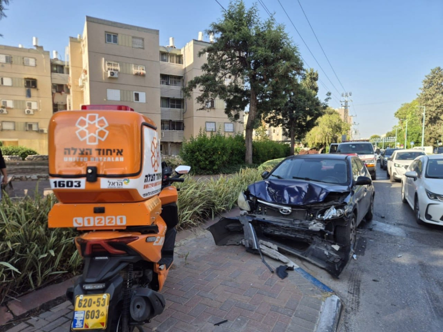 اللد: إصابات طفيفة بحادث طرق بين مركبتين 