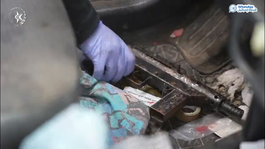 الرملة :ضبط سلاح من نوع "كارلو" وكوكايين وقنابل واعتقال مشتبه