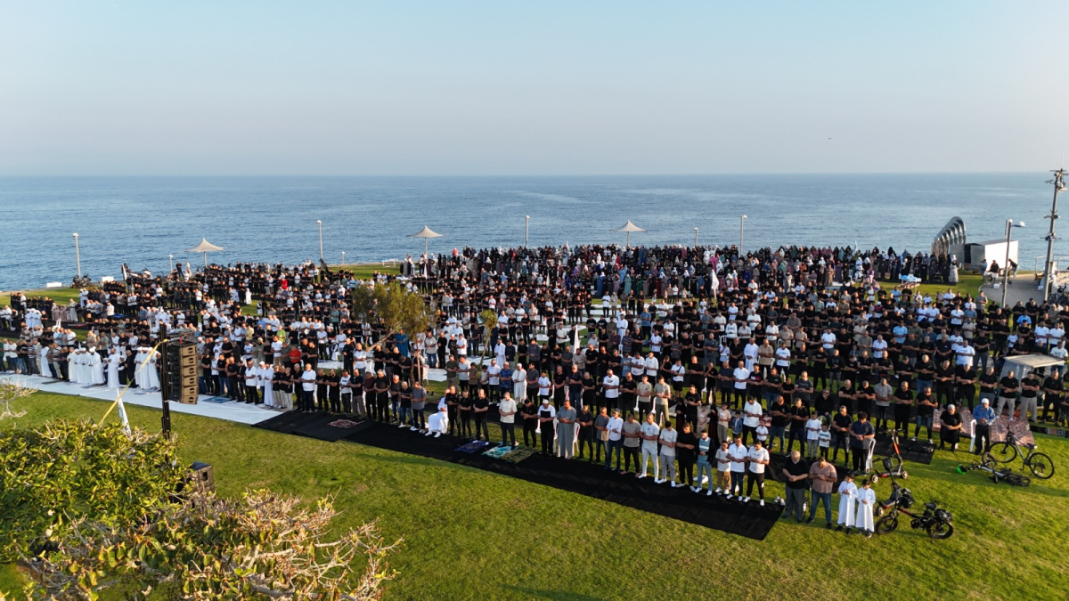 تصوير جوي لصلاة عيد الأضحى المبارك في متنزه العجمي بيافا