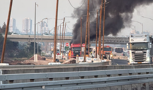 إغلاق شارع 1 بسبب حريق في شاحنة قرب مطار بن غوريون