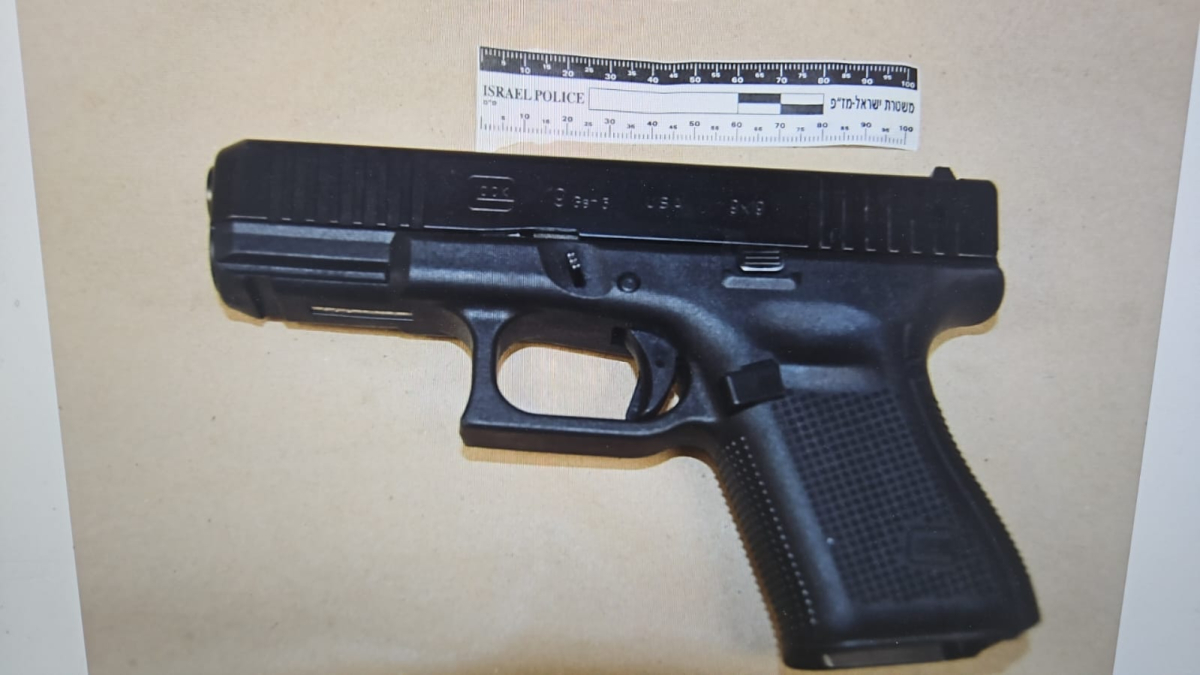 الشرطة تعتقل 6 فلسطينيين بدون تصاريح وتصادر مسدس في تل أبيب