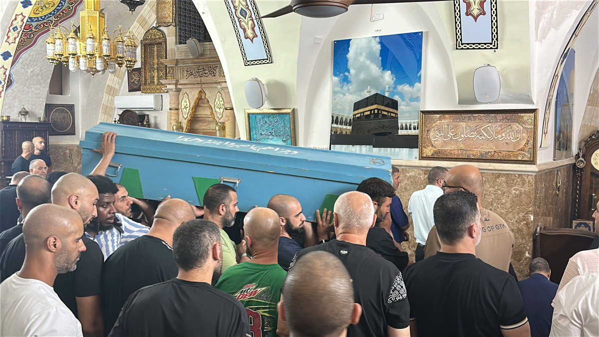 بمشاركة واسعة وأجواء حزينة.. تشييع جثمان الشيخ سميح طوخي في يافا