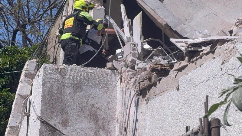 رمات غان: دمار كبير لمنزل اثر سقوط رؤوس متفجرة من صاروخ...