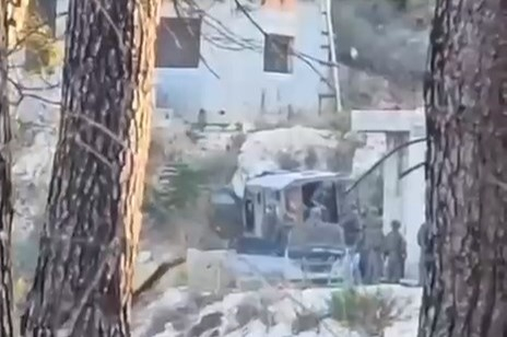 مصادر فلسطينية: 3 شهداء إثر قصف الاحتلال منزلا في حرش ال...