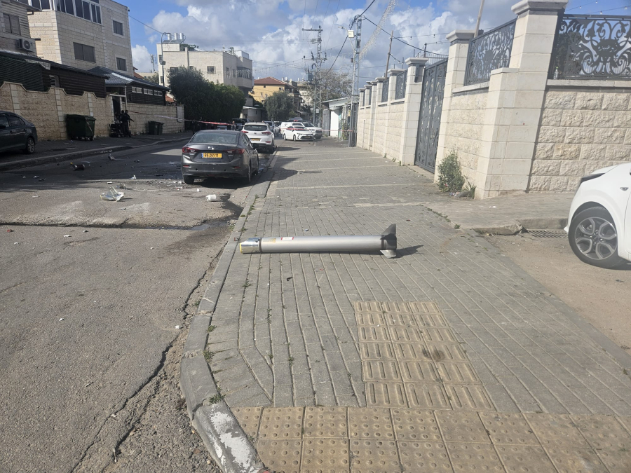 اللد: سقوط شظايا قرب مسجد النور في حي "نيفي يرك" إثر اعت...