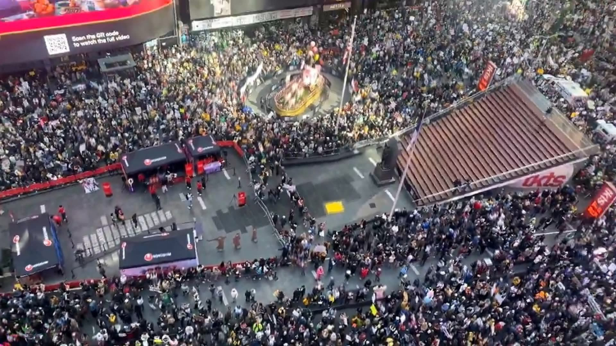 "لا للملوك".. 7 ملايين أمريكي يشاركون في أضخم مسيرات مناهضة لترامب