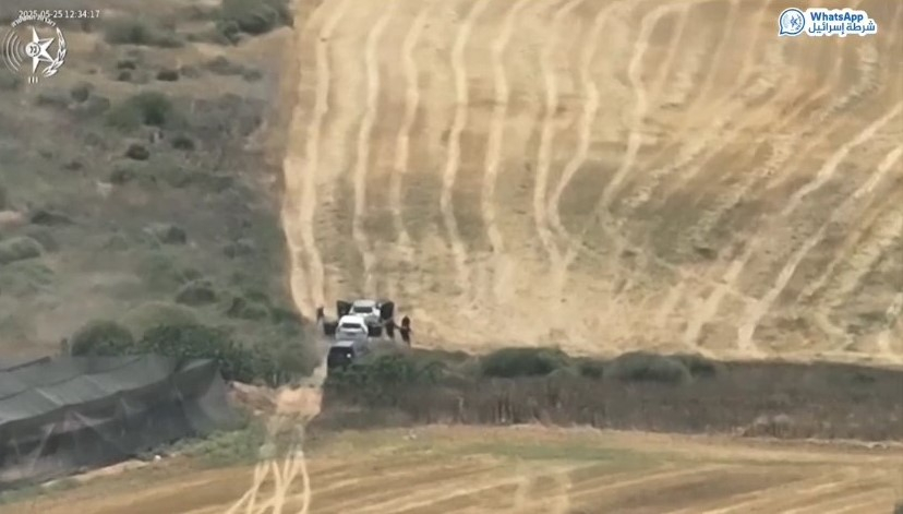 فيديو: مطاردة سيارة واعتقال 3 مشتبهين بحيازة أسلحة وذخيرة 