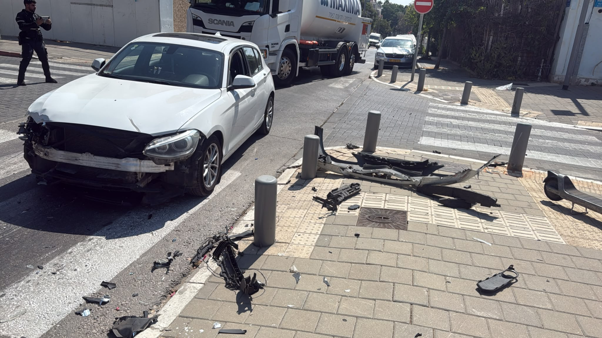 إصابة طفيفة لسائق دراجة كهربائية بحادث طرق في مدينة يافا...