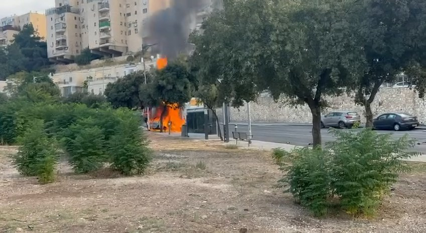 انفجار مركبة في القدس وإصابة شخصين بجروح خطيرة
