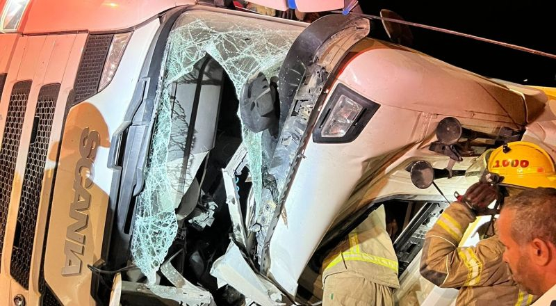 مصرع سائق شاحنة في حادث انقلاب على شارع 6