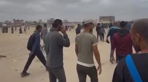 قتلى جراء إطلاق للنار خلال توزيع المساعدات واتهامات إسرائيلية لمجموعة "أبو شباب"