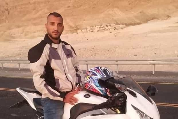 مقتل الشاب عبد السلام أبو عصب في جريمة إطلاق نار قرب عنا...