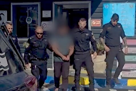 اعتقال سائقيْ حافلات بشبهة كتابة رسائل ابتهاجا بالعملية في القدس بمجموعة واتساب