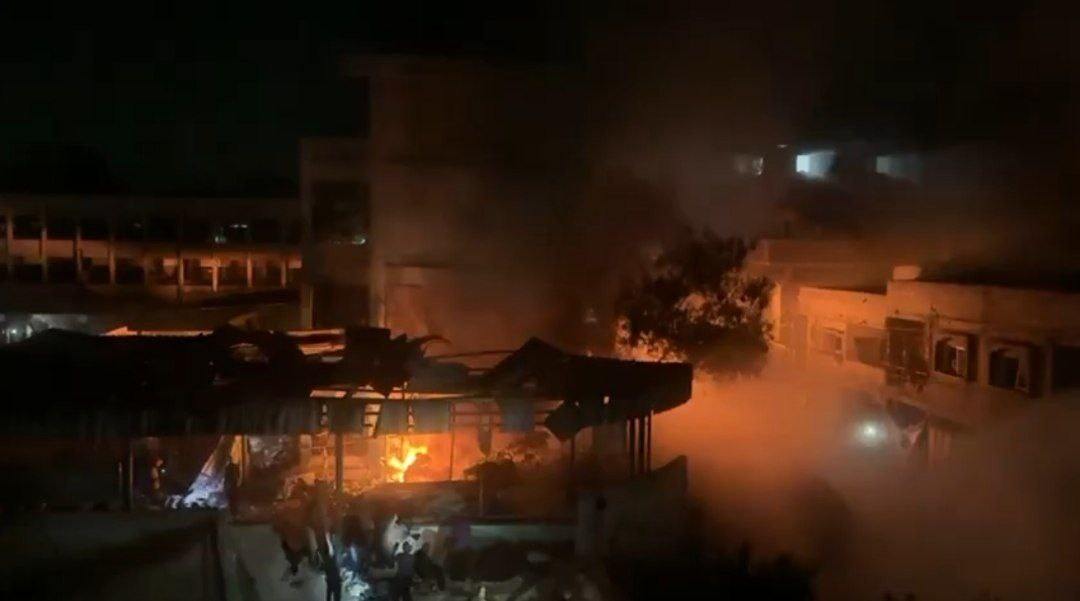 مصادر فلسطينية: 30 شهيدا في قصف إسرائيلي على مدرسة للنازحين وسط غزة