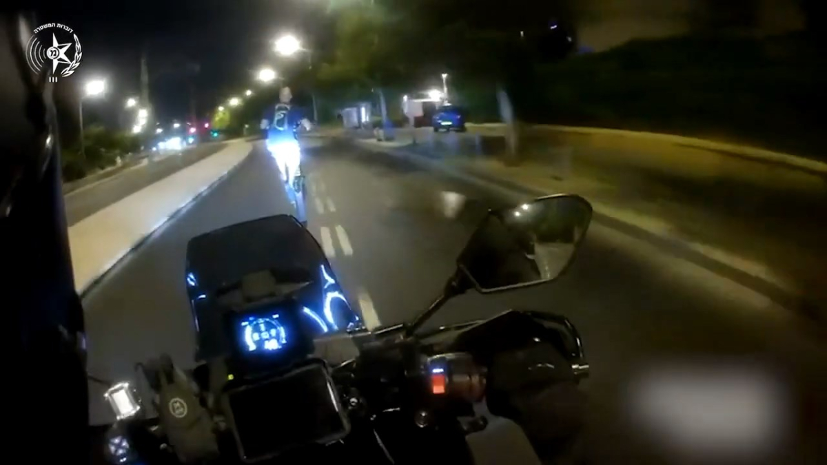 الشرطة تواصل حملاتها في يافا: إزالة كاميرات غير قانونية واعتقال مشتبه به بعد مطاردة