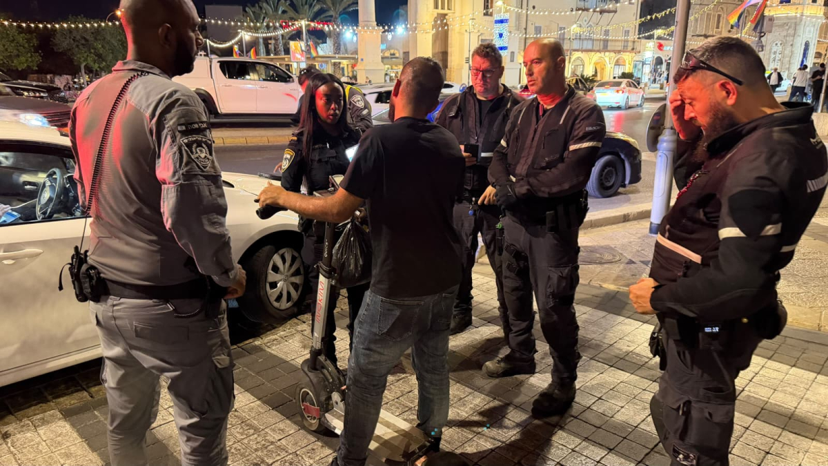 الشرطة تحرر 169 مخالفة مرورية وتعتقل شخصين خلال حملة مكث...