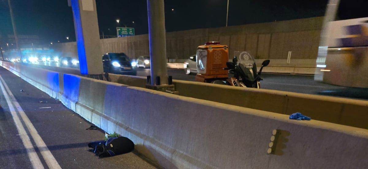 إصابة متوسطة لسائق دراجة نارية بحادث طرق على شارع 431 