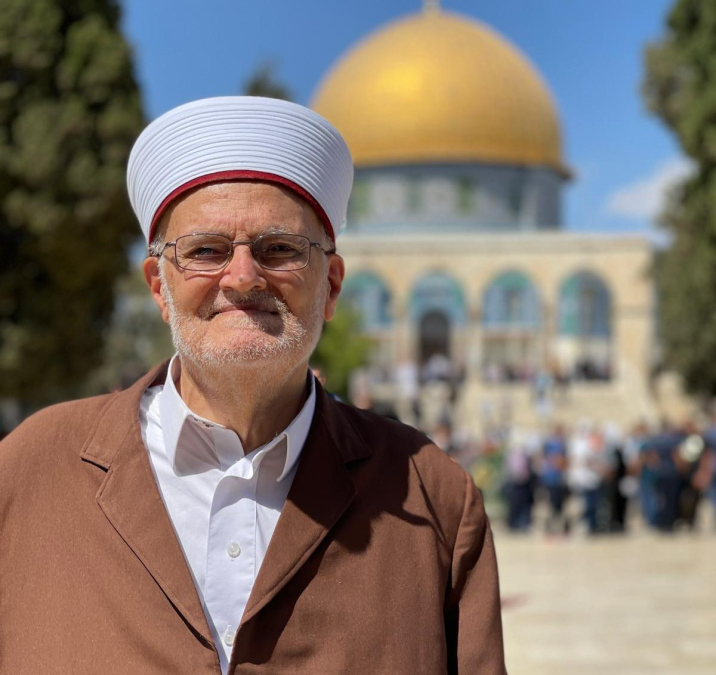 الشيخ عكرمة صبري: " على جميع المسلمين التوجه نحو المسجد الأقصى والصلاة في أقرب نقطة، ووجوب إغلاق المساجد في مدينة القدس وعدم إقامة صلاة العيد فيها."