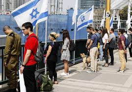 ستُسمع صافرات الانذار في ذكرى المحرقة اليهودية بعد قليل في تمام العاشرة صباحا.