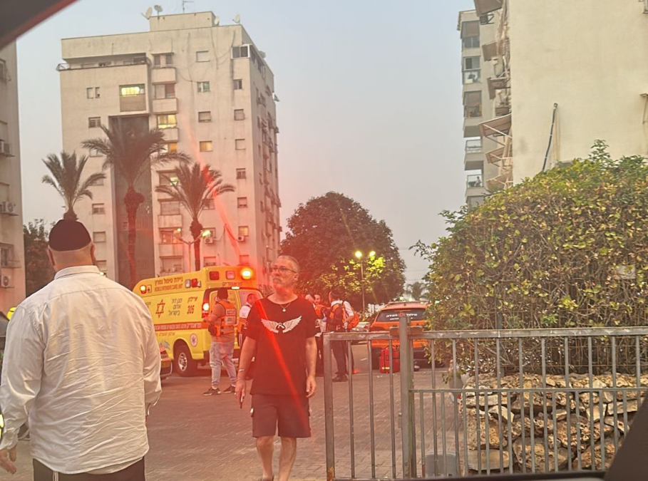 متابعة من اللد: أنباء تفيد أن جنديا حاول وضع حدا لحياته. وقد نقل الى اساف هروفيه لتلقي العلاج