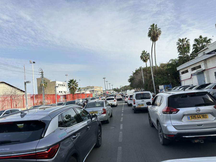 يافا : أزمة مرورية خانقة تشهدها المدينة من كافة المداخل. 