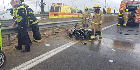 إصابة خطرة لراكب دراجة نارية بحادث طرق ذاتي قرب الرملة