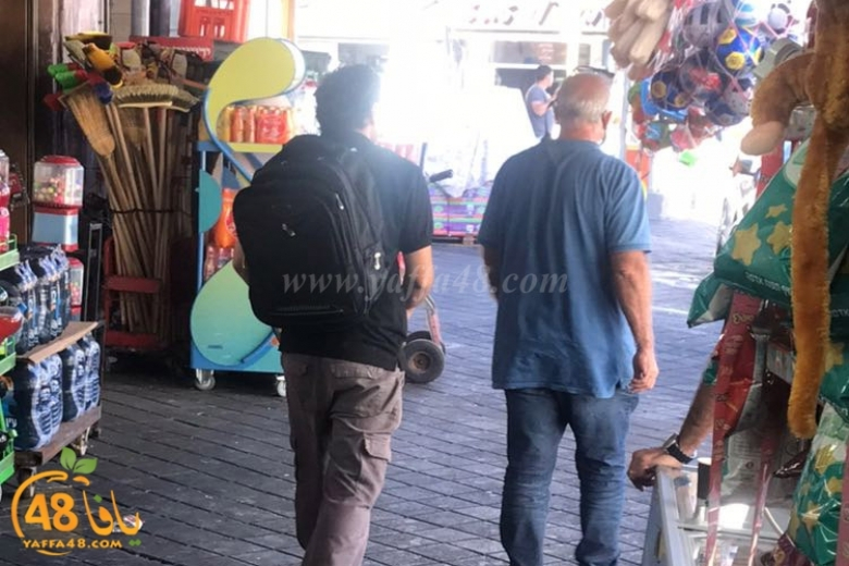 تزايد في وتيرة مداهمة رجال الضريبة للمحلات التجارية في مدينة يافا