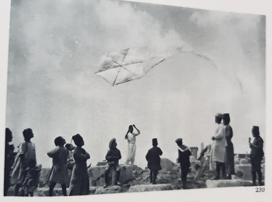 صورة تاريخية نادرة للأطفال في حي العجمي بيافا عام 1942