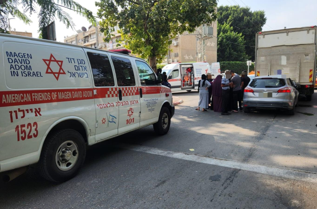 اللد: إصابة متوسطة بحادث طرق بين مركبة وشاحنة 