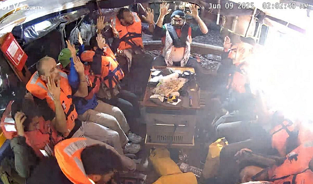  البحرية الإسرائيلية تُسيطر على السفينة "مادلين" وتعتقل ركابها 