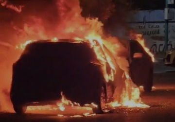 احتراق مركبتين في اللد وطواقم الاطفائية تهرّع للمكان