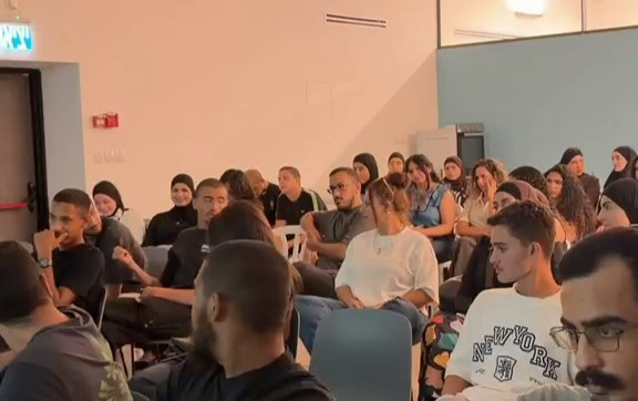 يافا: مشاركة واسعة في محاضرة العنف والجريمة بمركز الشبا...