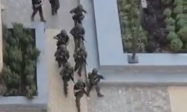 شاهد: بعد ساعتين من البحث .. اعتقال مشتبه على خلفية حادثة الطعن في اللد