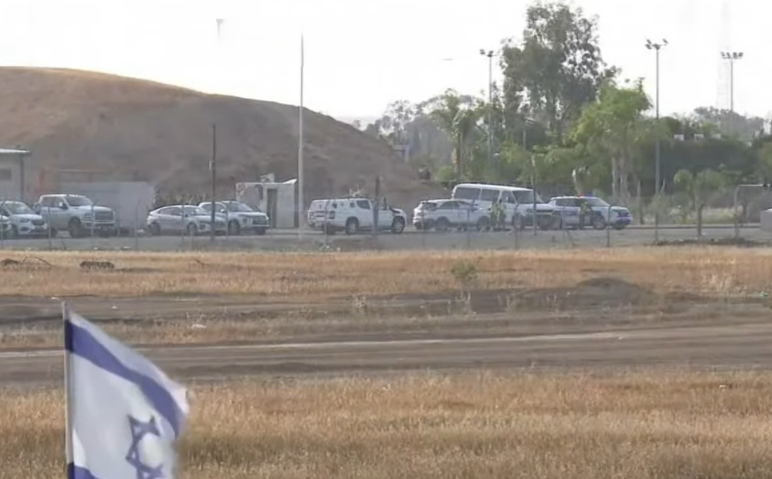 الصليب الأحمر يستلم الأسير عيدان ألكسندر في خانيونس جنوب قطاع غزة