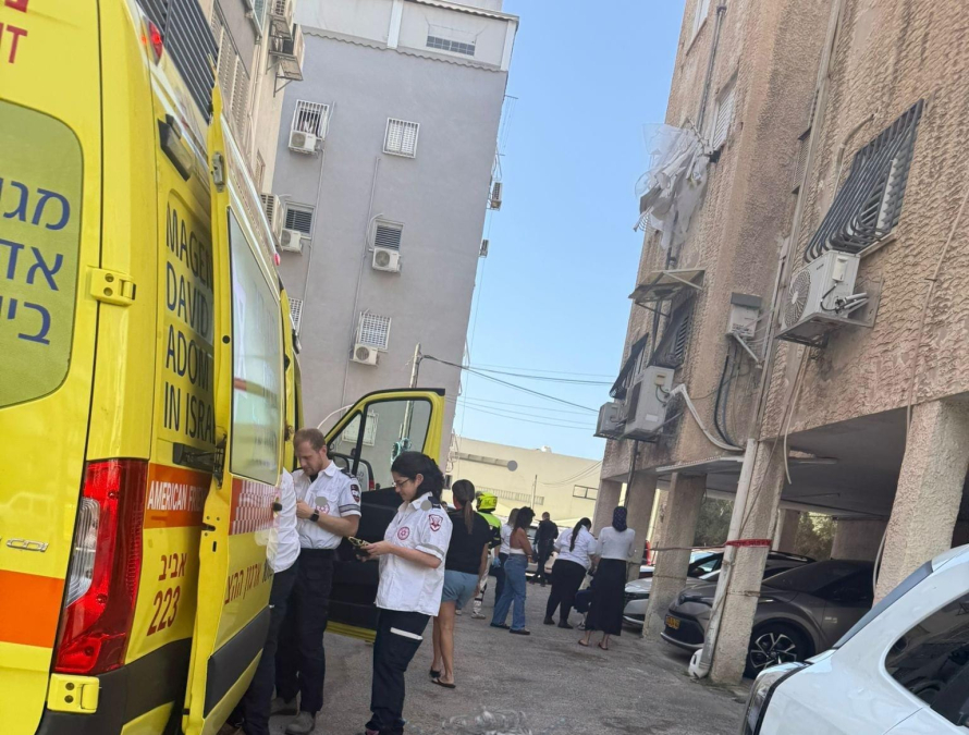 بات يام: رجل في الثلاثينات من عمره يقفز من الطابق السادس ويضع حدًا لحياته