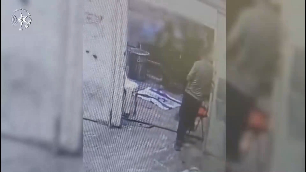 اعتقال مشتبه من شرقي القدس ‘أحرق علم اسرائيل في الرملة‘