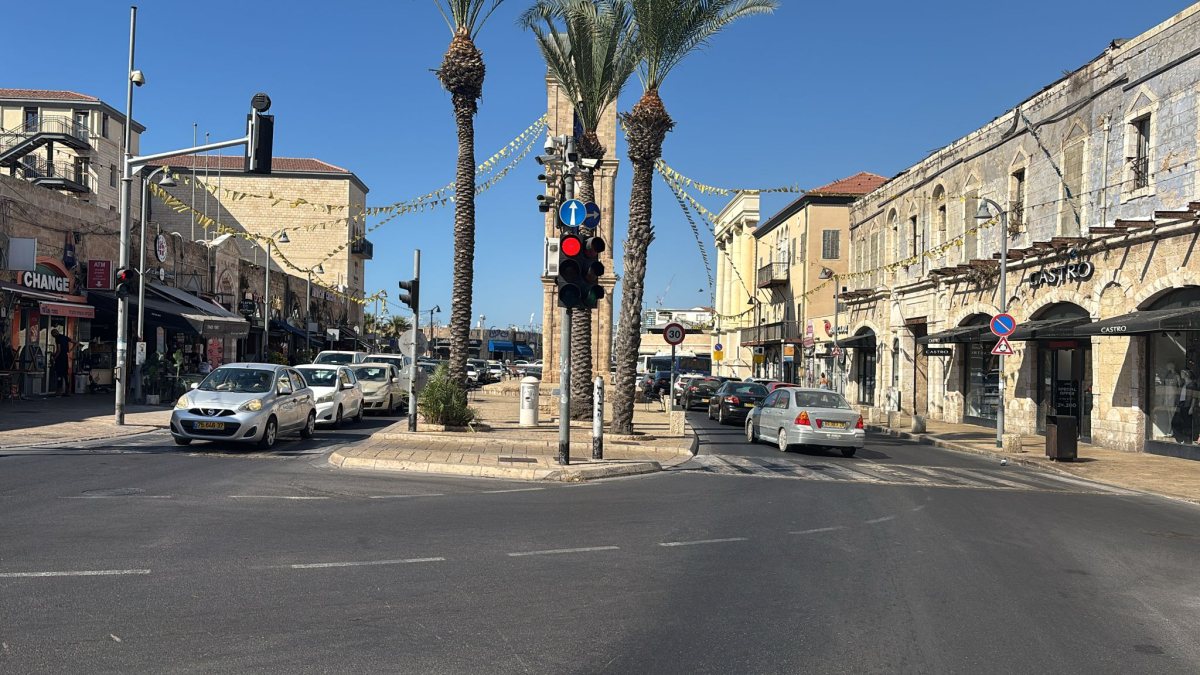يافا: أزمة مرورية خانقة في دوار الساعة بسبب حادث طرق