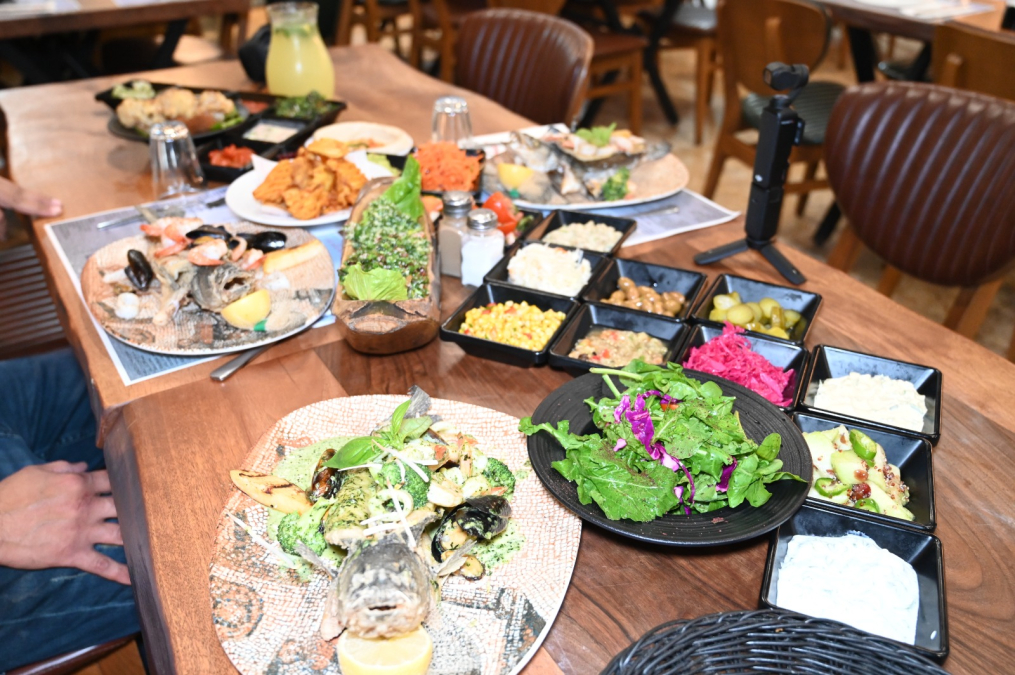 مطعم أفلوكا في يافا يفتح شهيّة المتابعين عبر فيديو تفاعل...