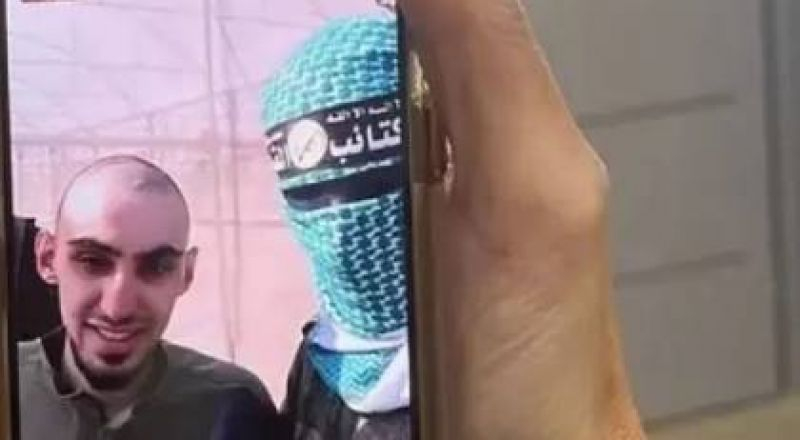 القسام استخدمت شرائح إسرائيلية للاتصال بعائلات الأسرى قبل الإفراج عنهم
