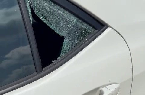 يافا: سرقة حقيبة من داخل سيارة على شاطئ البحر وصاحبتها تناشد بمساعدتها 